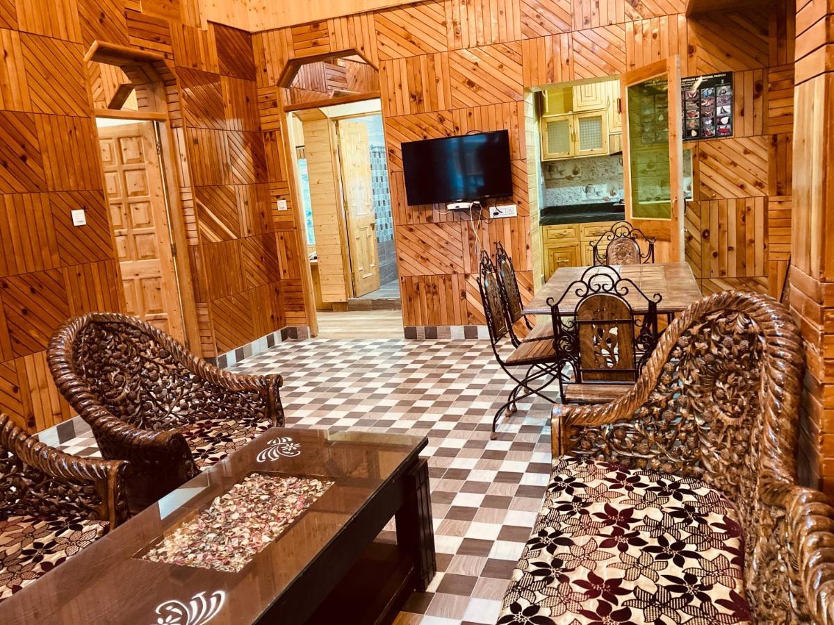 مايالي Woods Villa- A Luxury Mountains View Cottages المظهر الخارجي الصورة